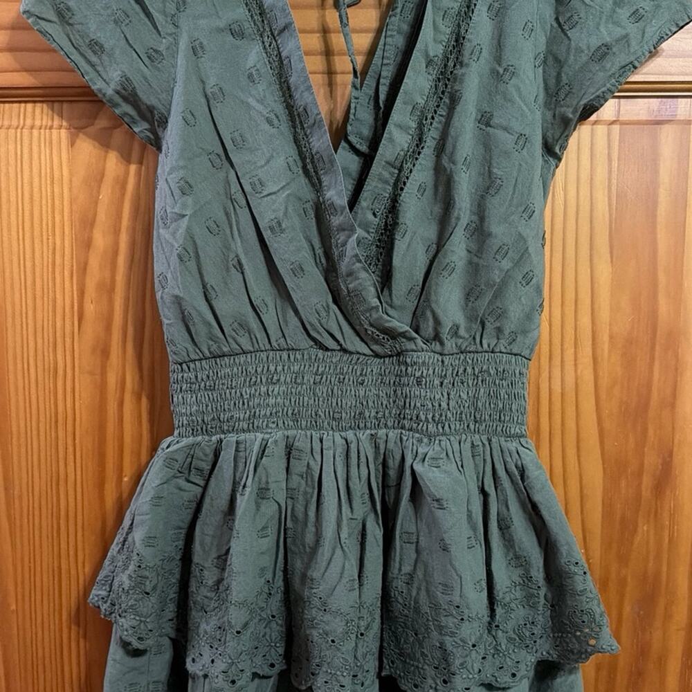 AMERICAN EAGLE BABYDOLL WOMEN XS GREEN SMOCKED BODICE V NECK SHORT SLEEVE EYELET